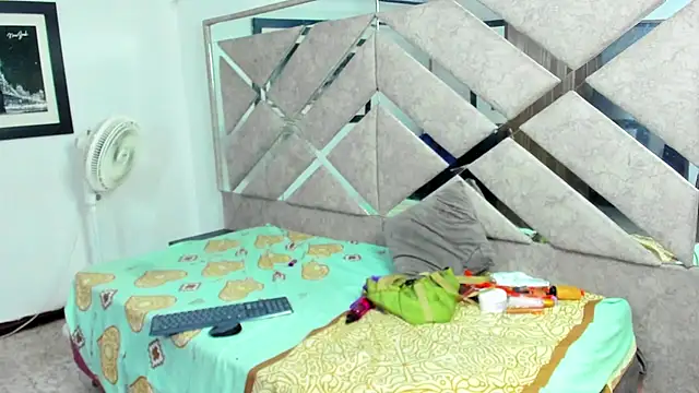 EvaxEmma online show from 11-15-25, 01:07