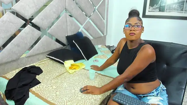 EvaxEmma online show from 03-07-26, 01:41