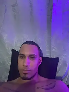 Snapshot of MagnusFrost chatting on 02-26-26, 03:27 MagnusFrost online show from 02-26-26, 03:27