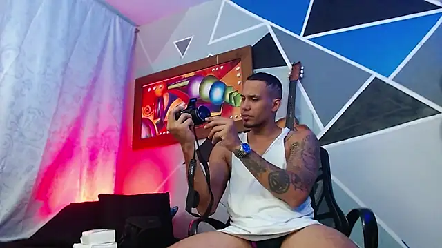 Snapshot of MagnusFrost chatting on 03-20-26, 07:19 MagnusFrost online show from 03-20-26, 07:19