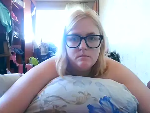 Snapshot of DesireMelissa chatting on 10-01-25, 08:31 DesireMelissa online show from 10-01-25, 08:31