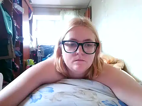 Snapshot of DesireMelissa chatting on 10-09-25, 07:39 DesireMelissa online show from 10-09-25, 07:39