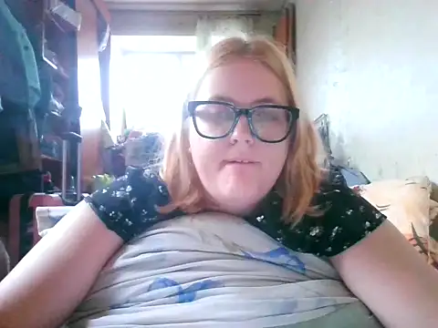 Snapshot of DesireMelissa chatting on 10-10-25, 08:57 DesireMelissa online show from 10-10-25, 08:57