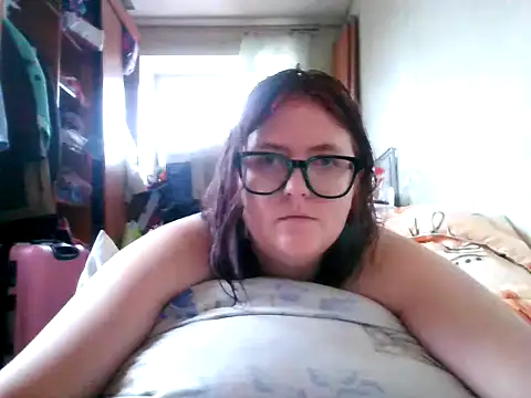 Snapshot of DesireMelissa chatting on 10-18-25, 12:06 DesireMelissa online show from 10-18-25, 12:06