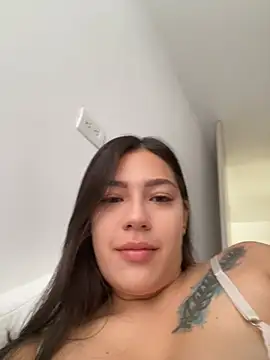 Latina vanessa online show from 02-06-25, 12:26