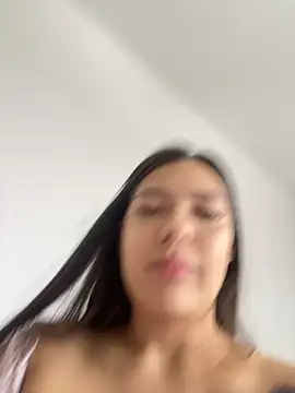 Latina vanessa online show from 09-27-25, 05:18