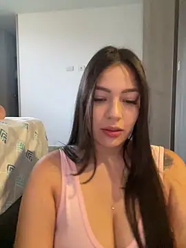 Latina vanessa online show from 11-25-25, 10:43