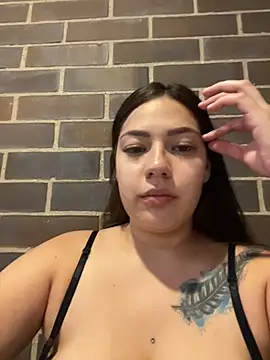 Latina vanessa online show from 05-31-26, 09:49