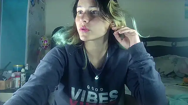 Snapshot of Elith_20 chatting on 02-13-25, 01:19 Elith 20 online show from 02-13-25, 01:19