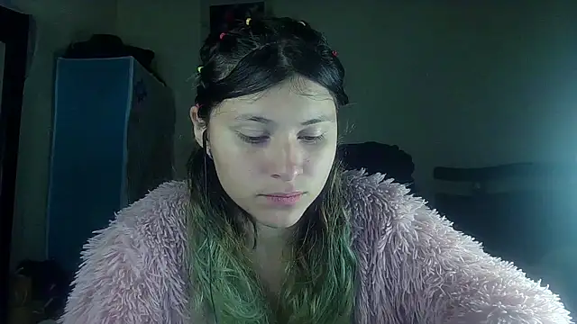 Snapshot of Elith_20 chatting on 03-17-25, 08:40 Elith 20 online show from 03-17-25, 08:40