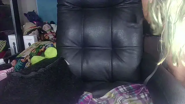Snapshot of Elith_20 chatting on 03-23-25, 04:38 Elith 20 online show from 03-23-25, 04:38