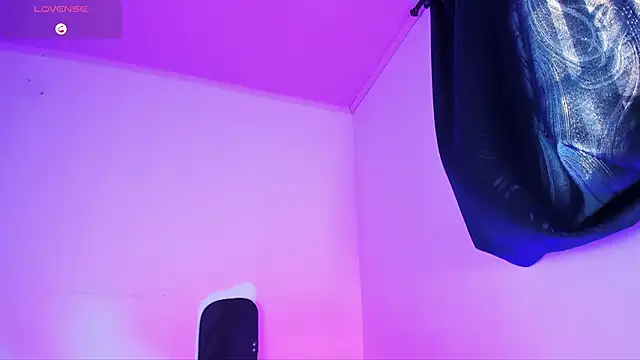 Leticia brownn1 online show from 03-12-25, 08:20