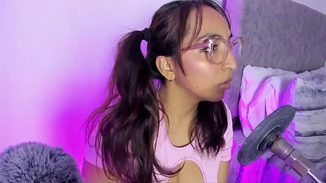 Snapshot of Leticia_brownn1 chatting on 03-29-26, 04:51 Leticia brownn1 online show from 03-29-26, 04:51