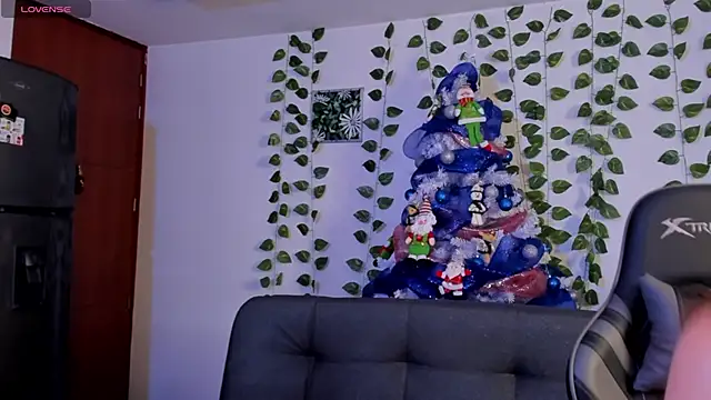Snapshot of Amypond__ chatting on 12-27-24, 04:43 Amypond online show from 12-27-24, 04:43