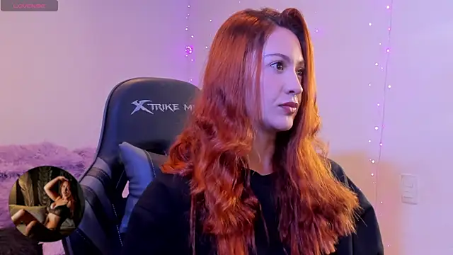 Snapshot of Amypond__ chatting on 10-24-25, 10:44 Amypond online show from 10-24-25, 10:44