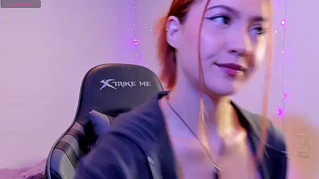 Snapshot of Amypond__ chatting on 10-29-25, 09:44 Amypond online show from 10-29-25, 09:44