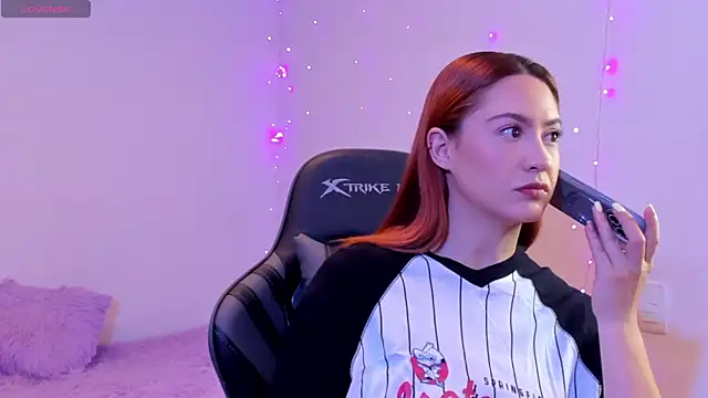 Snapshot of Amypond__ chatting on 11-07-25, 11:54 Amypond online show from 11-07-25, 11:54