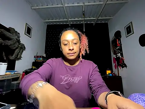 Snapshot of Cata_Blue__ chatting on 10-16-25, 02:18 Cata Blue online show from 10-16-25, 02:18