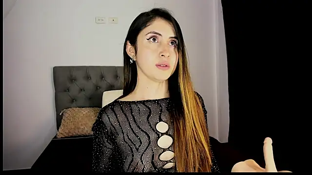 Snapshot of Nicol_Swift_ chatting on 02-03-25, 08:35 Nicol Swift online show from 02-03-25, 08:35