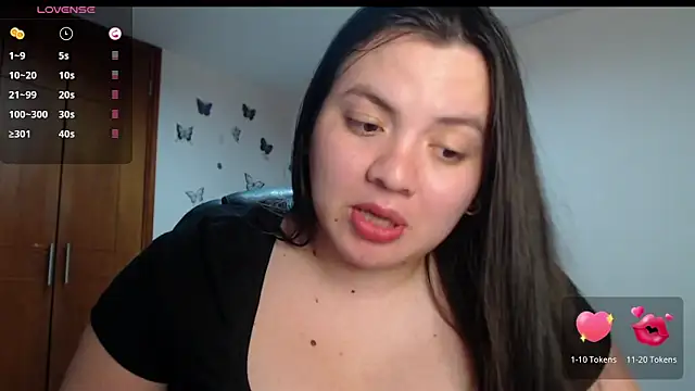 Snapshot of Sarahros1 chatting on 10-04-25, 01:36 Sarahros1 online show from 10-04-25, 01:36