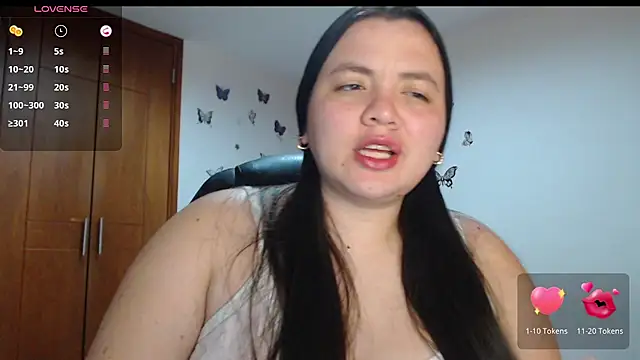 Snapshot of Sarahros1 chatting on 10-21-25, 03:18 Sarahros1 online show from 10-21-25, 03:18