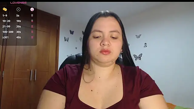 Snapshot of Sarahros1 chatting on 10-28-25, 04:05 Sarahros1 online show from 10-28-25, 04:05