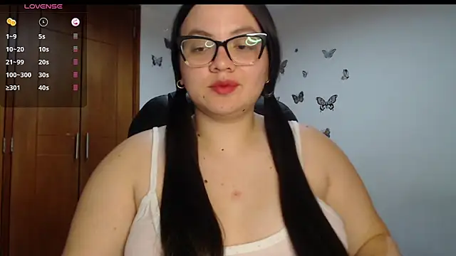 Snapshot of Sarahros1 chatting on 10-31-25, 04:46 Sarahros1 online show from 10-31-25, 04:46