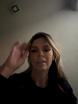 Snapshot of EvaDiamondXX chatting on 11-11-25, 03:56 EvaDiamondXX online show from 11-11-25, 03:56