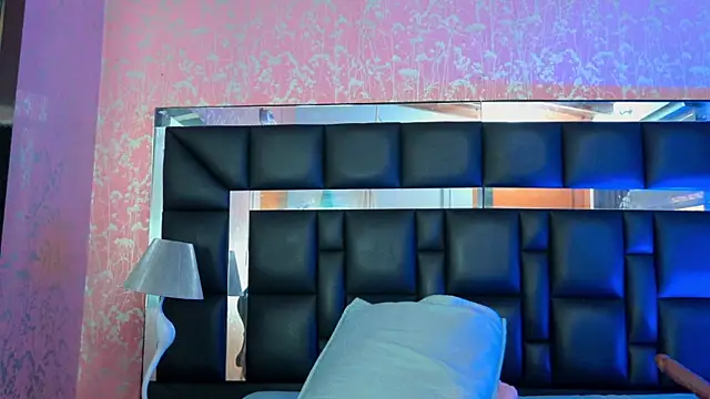 Snapshot of sh_malala chatting on 10-18-25, 07:14 sh malala online show from 10-18-25, 07:14