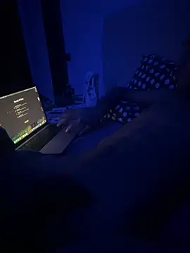 Snapshot of LukonPorn chatting on 02-17-25, 11:31 LukonPorn online show from 02-17-25, 11:31