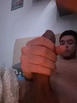 Snapshot of LukonPorn chatting on 02-25-25, 03:52 LukonPorn online show from 02-25-25, 03:52