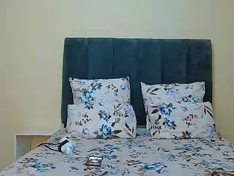 Snapshot of curvycloe1 chatting on 04-24-26, 09:01 curvycloe1 online show from 04-24-26, 09:01