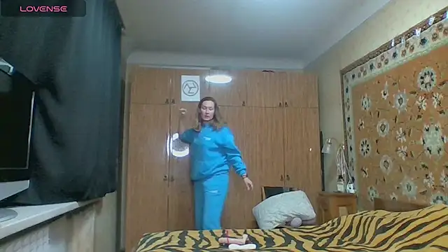 AnnaXLovers online show from 10-20-25, 03:12