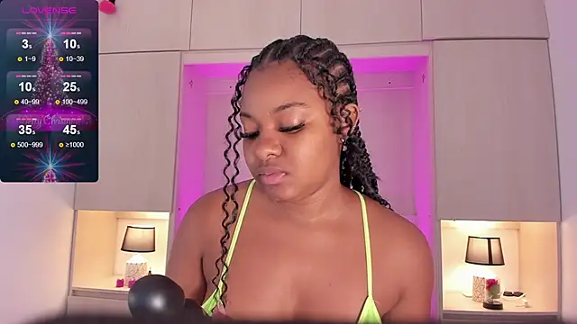 Snapshot of tamaraa_smiith chatting on 12-30-24, 11:48 tamaraa smiith online show from 12-30-24, 11:48