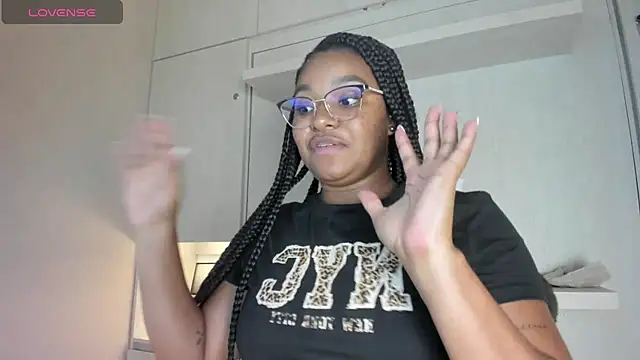 tamaraa smiith online show from 06-18-26, 07:40