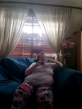 Bayou Woman68 online show from 04-28-26, 06:13