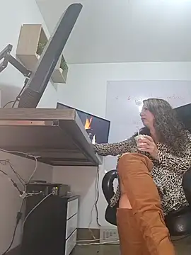 Snapshot of Sussy50 chatting on 01-14-25, 10:55 Sussy50 online show from 01-14-25, 10:55