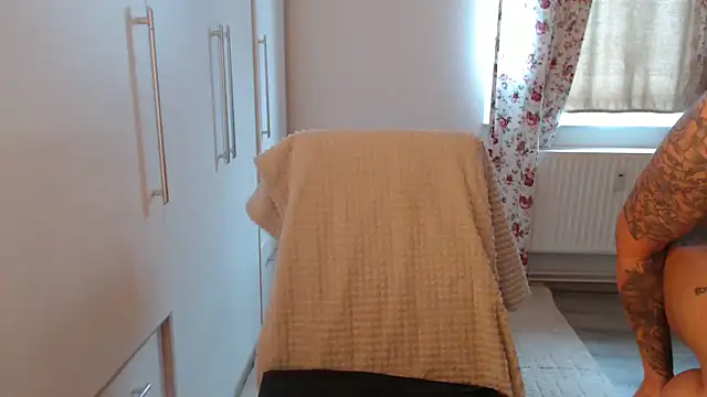 Snapshot of Davinja chatting on 12-03-25, 11:41 Davinja online show from 12-03-25, 11:41