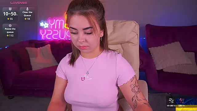 SusieWood online show from 09-21-25, 06:15