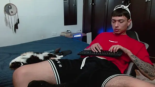 aaron blug online show from 12-21-25, 03:52