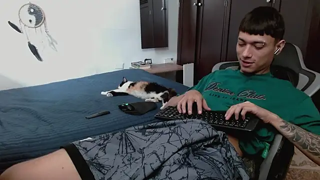 aaron blug online show from 01-11-26, 04:56