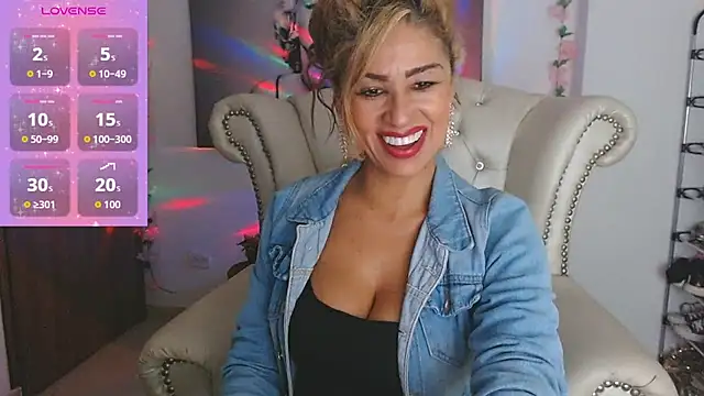 Snapshot of Isabelhot1 chatting on 10-28-25, 07:16 Isabelhot1 online show from 10-28-25, 07:16