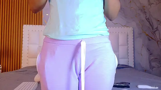 Snapshot of indianschoolgirl chatting on 02-12-26, 07:42 indianschoolgirl online show from 02-12-26, 07:42