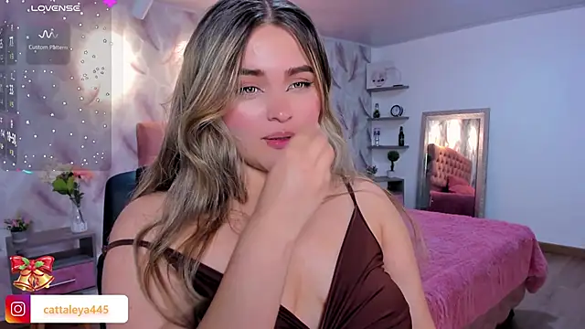 Snapshot of cattaleya___ chatting on 11-19-25, 02:44 cattaleya online show from 11-19-25, 02:44