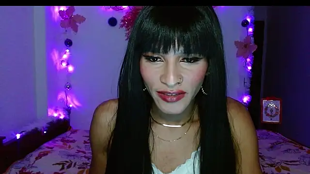 Snapshot of carolinemiller7 chatting on 12-25-24, 08:40 carolinemiller7 online show from 12-25-24, 08:40