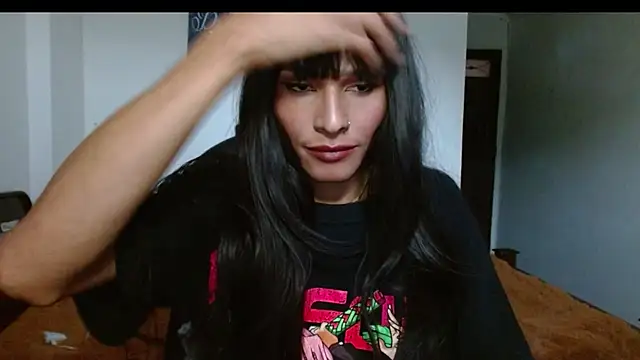 Snapshot of carolinemiller7 chatting on 01-12-25, 11:17 carolinemiller7 online show from 01-12-25, 11:17