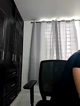 Snapshot of AmbarBurhan chatting on 12-13-24, 06:27 AmbarBurhan online show from 12-13-24, 06:27