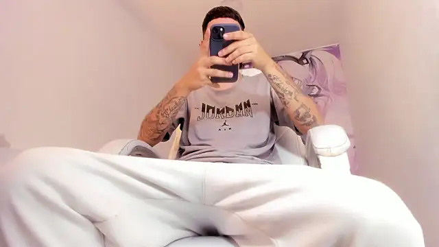 Snapshot of FrannBoy chatting on 02-25-26, 03:49 FrannBoy online show from 02-25-26, 03:49