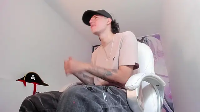 Snapshot of FrannBoy chatting on 03-12-26, 08:37 FrannBoy online show from 03-12-26, 08:37