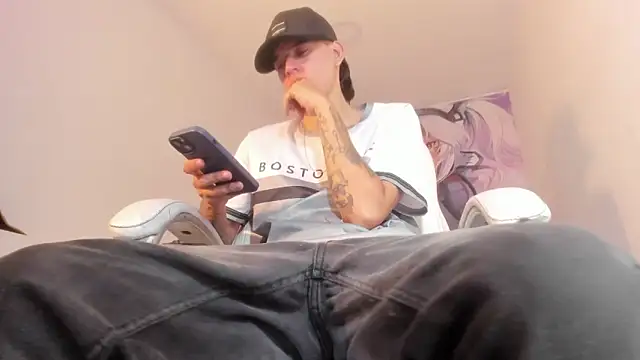 Snapshot of FrannBoy chatting on 03-21-26, 04:06 FrannBoy online show from 03-21-26, 04:06